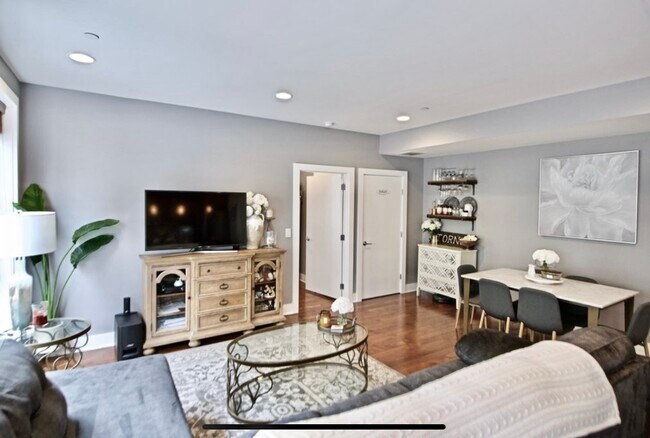 Photo - 1535 North Philip Street Unit GatedwithParkinghugePatio