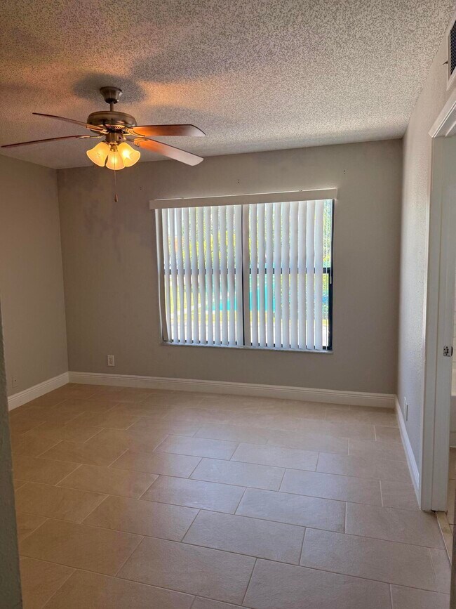 Photo - 1440 Lake Crystal Dr Unit H