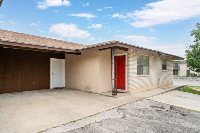 Photo - 104 Hackberry Ln Unit Hackberry Ln 104  B