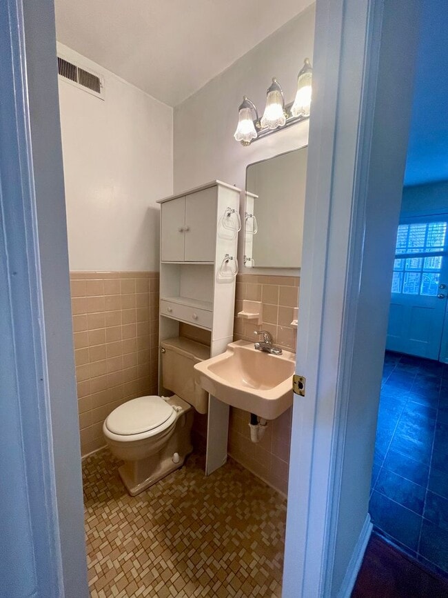 Photo - Darling Townhouse in Willow Terrace - ready for you to move in!