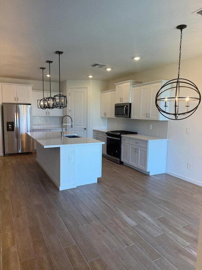 Building Photo - 17816 W Coolidge St