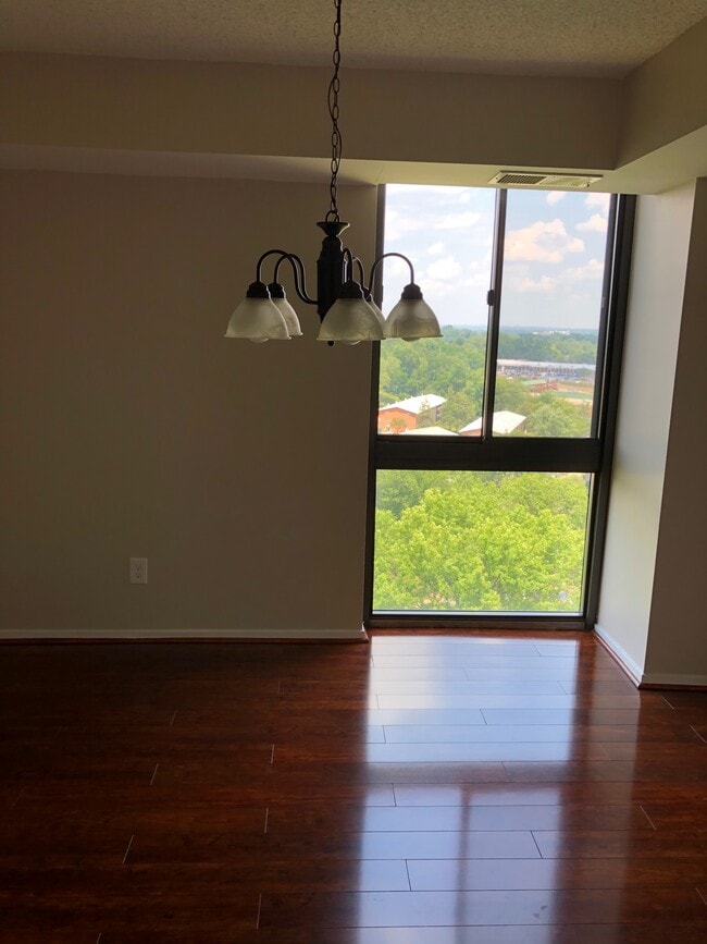 Dining rm - 2300 Pimmit Dr Unit 1207