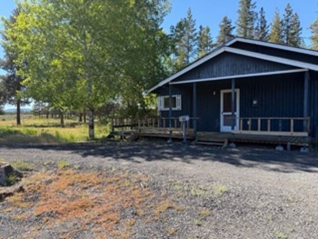Building Photo - Country Setting, Close to Town – Charming 2 Bed, 2 Bath Home