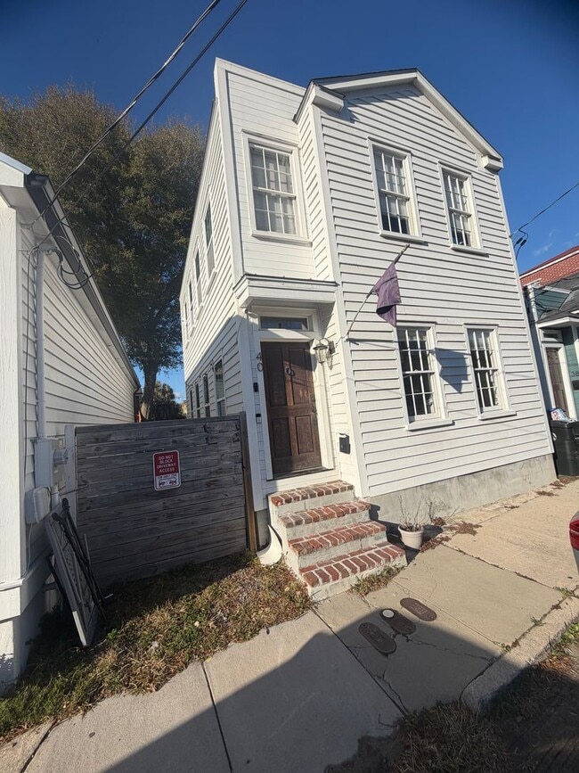 Building Photo - 40 Poinsett St Unit A