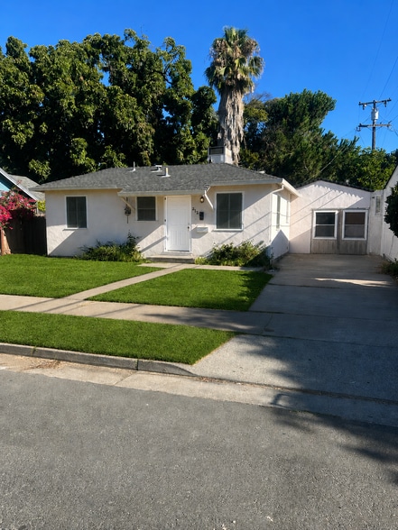 2121 Raymond Ave