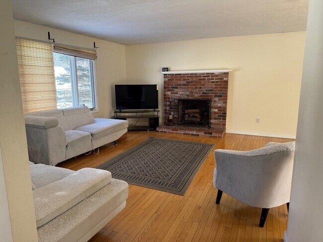 Photo - 11 Bluegrass Ln