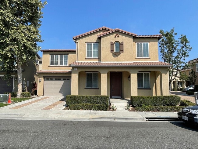 Building Photo - Beautiful 5bdrm in Riverbend Rental