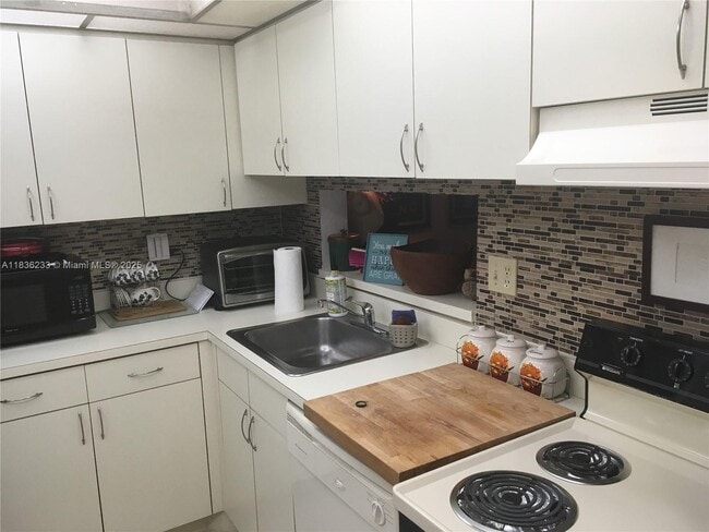 Building Photo - 8015 SW 107th Ave Unit 209 Rental