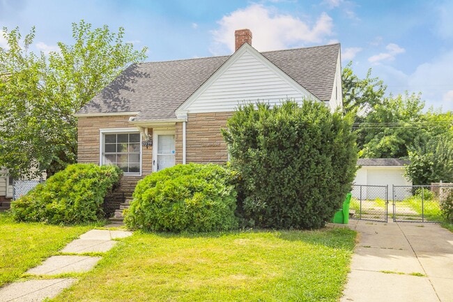 Building Photo - 3 BED 1.5 BATH BEAUTIFUL SINGLE FAMILY HOM... Rental