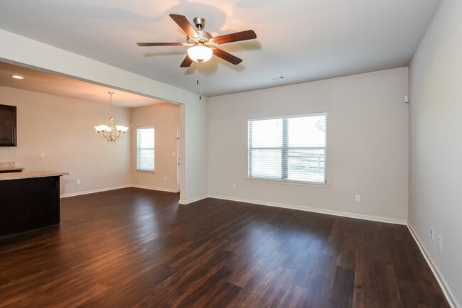 Photo - 123 Fern Walk