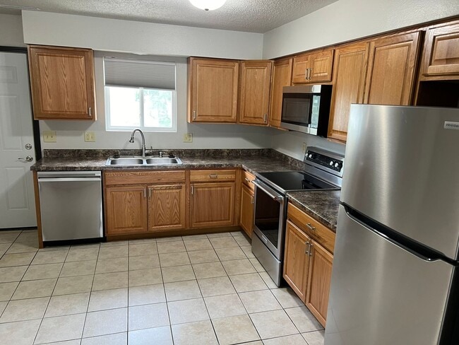 Building Photo - 3 bedroom apartment-NW Ames close to Sawyer Elementary-no pet fees Unit 1304-3