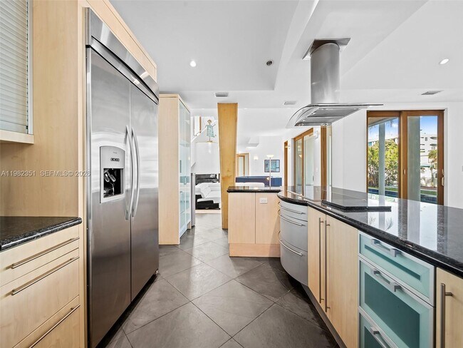 Photo - 450 Victoria Terrace