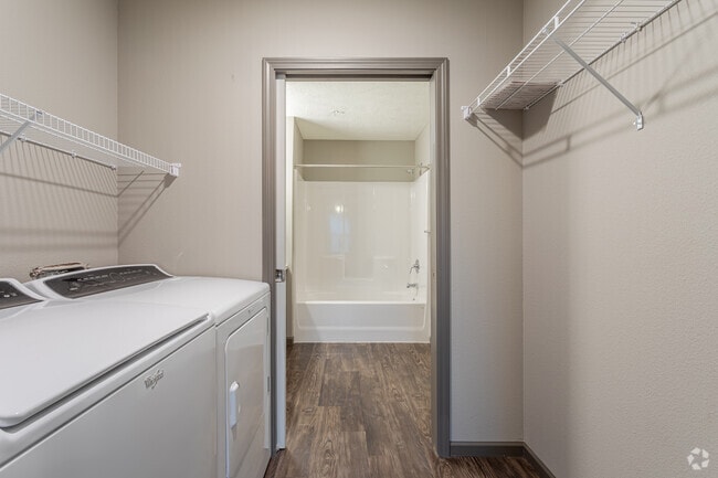 1BR, 1BA - 463 SF