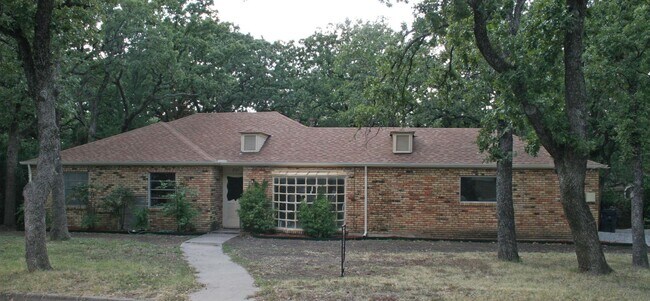 Photo - Lovely 3 Bdrm 2 Bath Home in Denton Texas w Large Shaded Yard