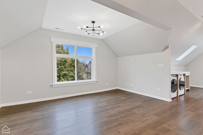 Building Photo - 2103 W Eastwood Ave Unit 3