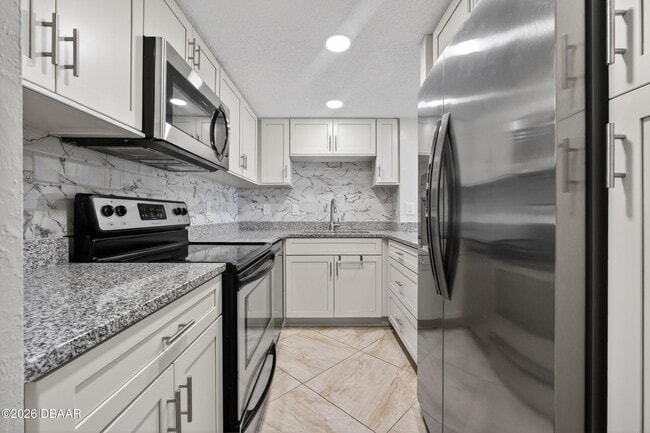 Photo - 3051 S Atlantic Ave Unidad 505