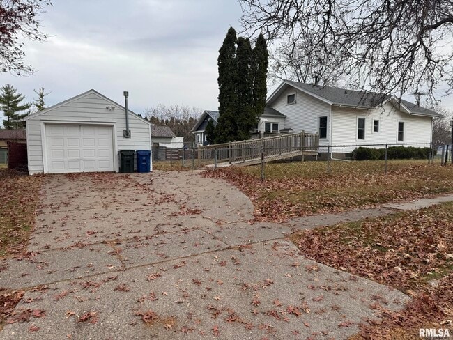 Photo - 3122 W Locust St