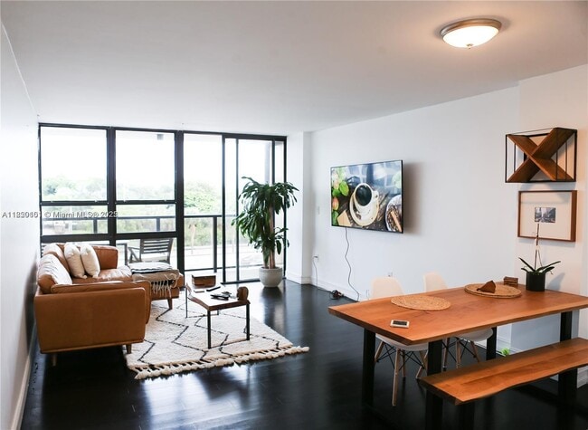 Building Photo - 600 NE 36th St Unit 310 Rental