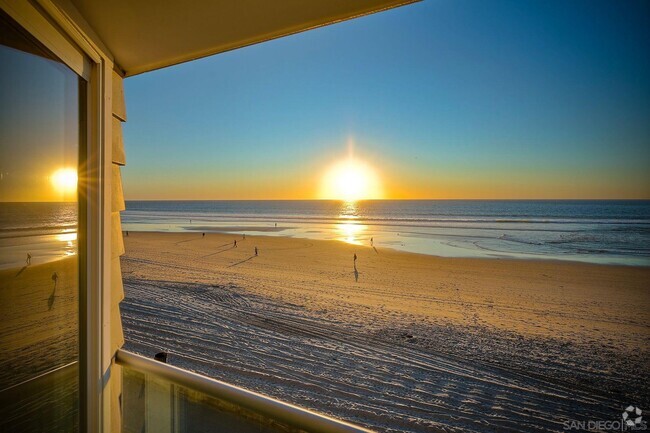 Building Photo - 3285 Ocean Front Walk Rental