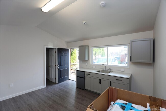 Photo - 669 Broadway Unit 6