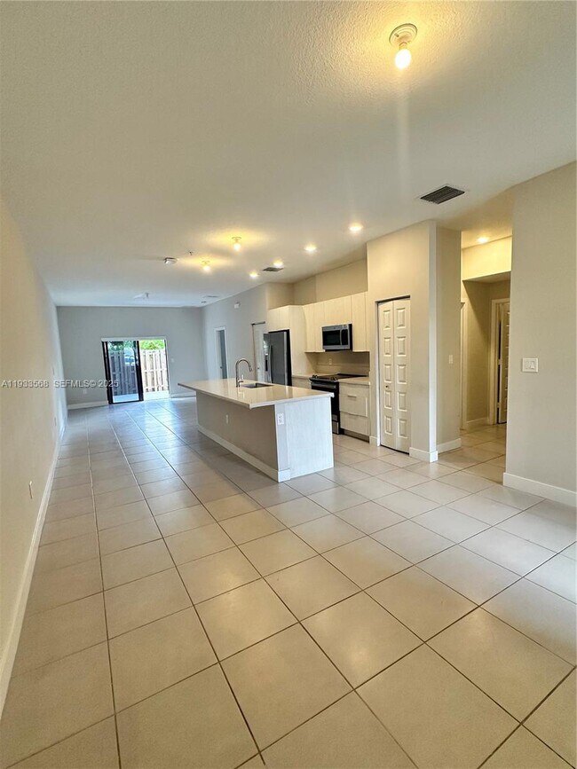 Photo - 7815 NW 104th Ave Unidad 8