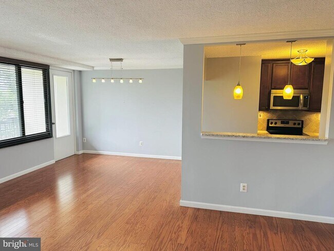 Photo - 5500 Holmes Run Pkwy Unidad 410