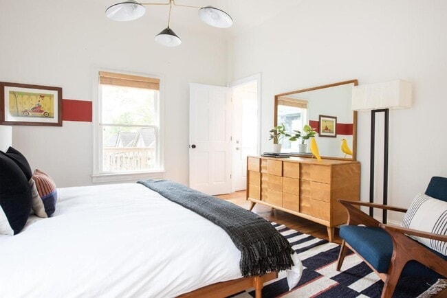 Photo - 745 Kirkwood Ave SE