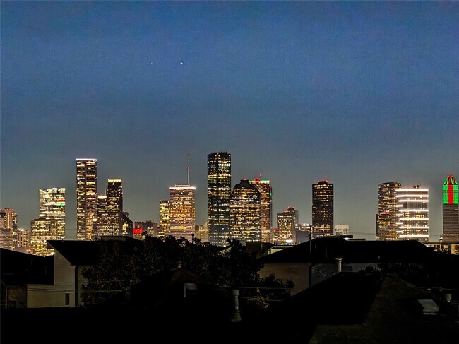 Building Photo - 1611 Parker St