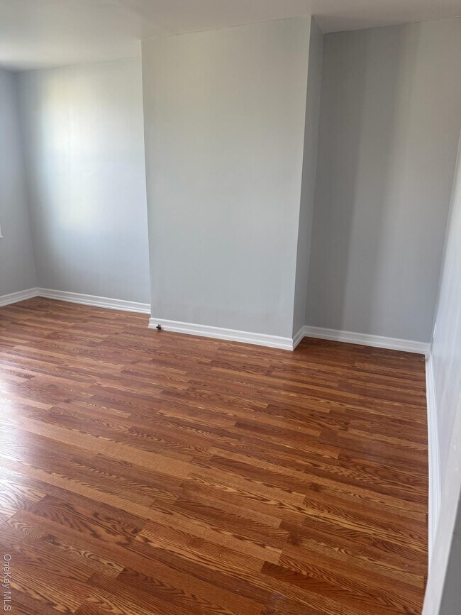 Photo - 166A Schaefer St