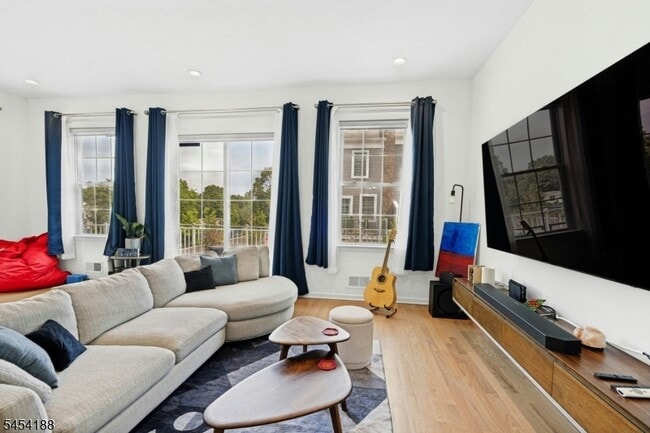 Photo - 62 Parkside Ln