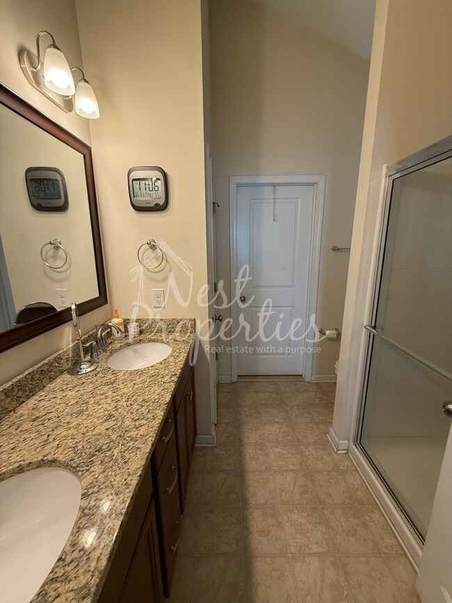 Photo - 613 Finnegan Ln