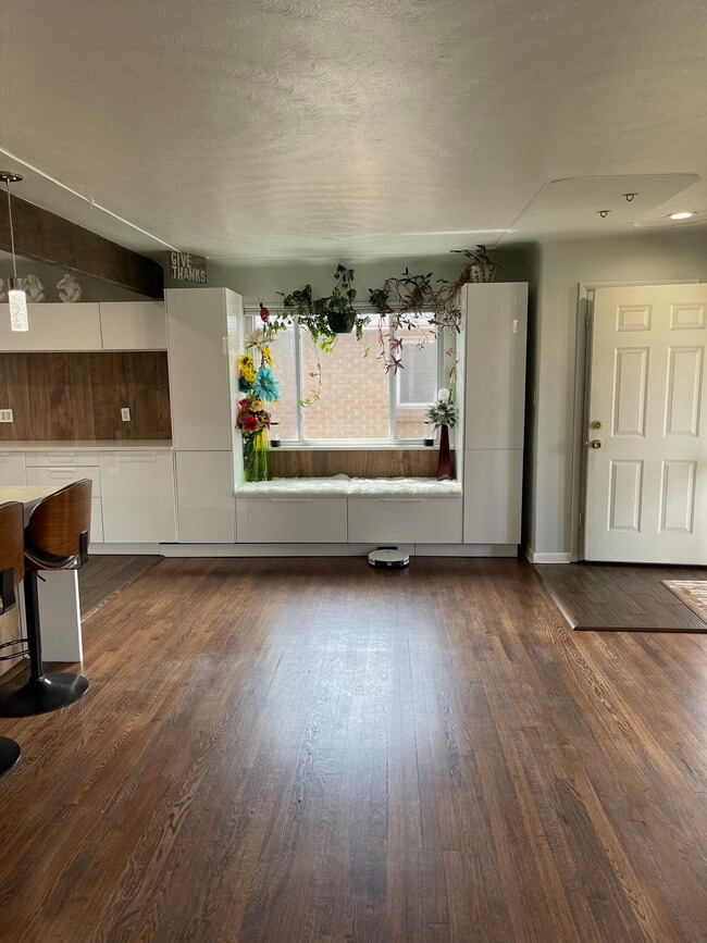 Photo - 2210 Marshall St