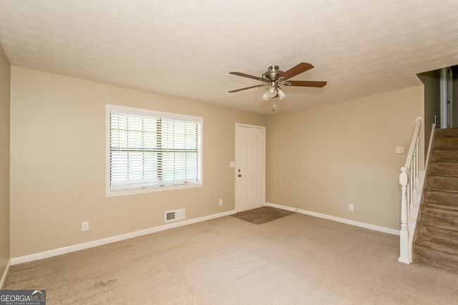 Photo - 684 Lookout Ct NW