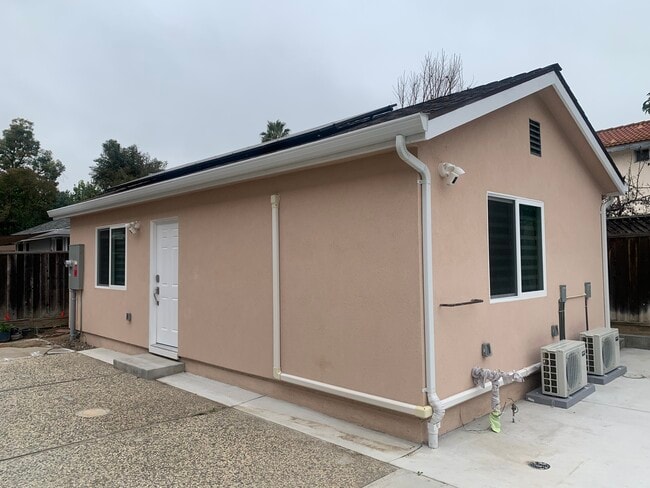 Building Photo - 4994 Berkeland Ct Unit 2