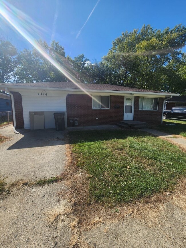 THREE BEDROOM HOME NEAR 21ST AND ARLINGTON - THREE BEDROOM HOME NEAR 21ST AND ARLINGTON