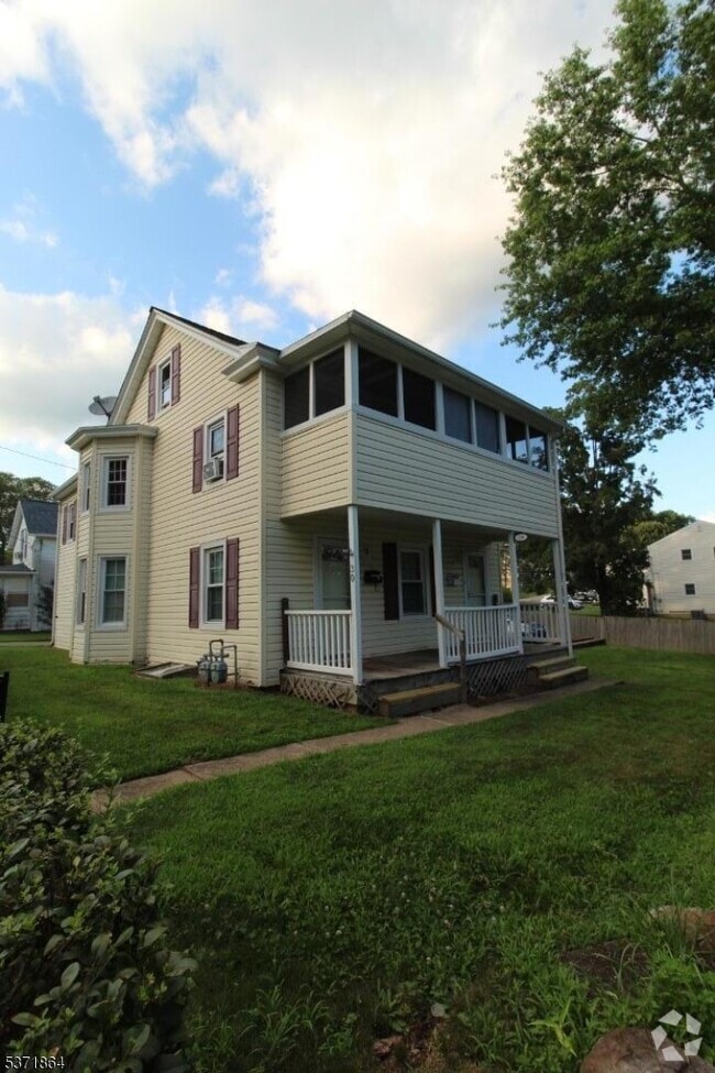 Building Photo - 30 White Meadow Ave Unit 1 Rental