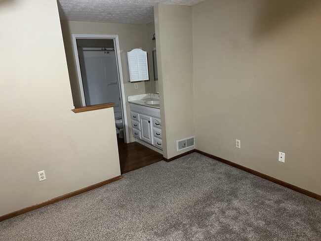1st bedroom - 4945 Kristie Falls Unit D