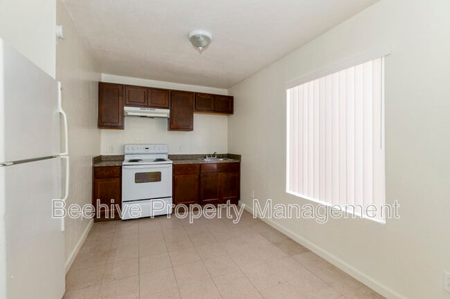 Photo - 739 E Pierce St