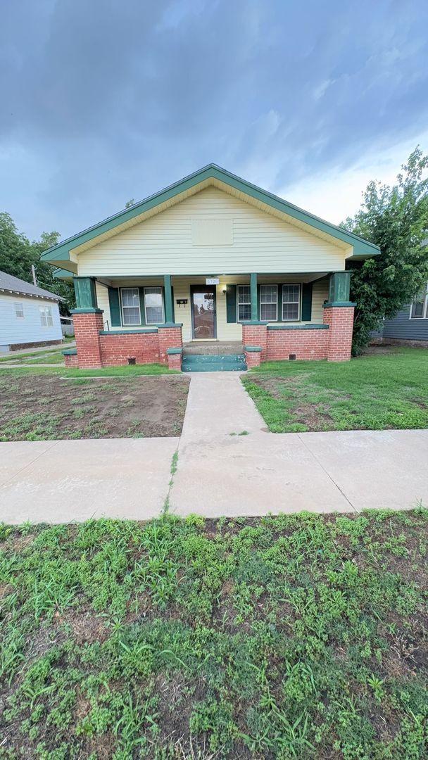 Building Photo - 1326 W Elm Ave
