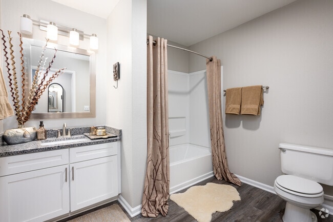 1BR, 1BA - 685SF - Bathroom - Battleground North