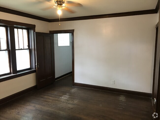 Building Photo - 5402 W Melrose St Unit 5402-1 Rental