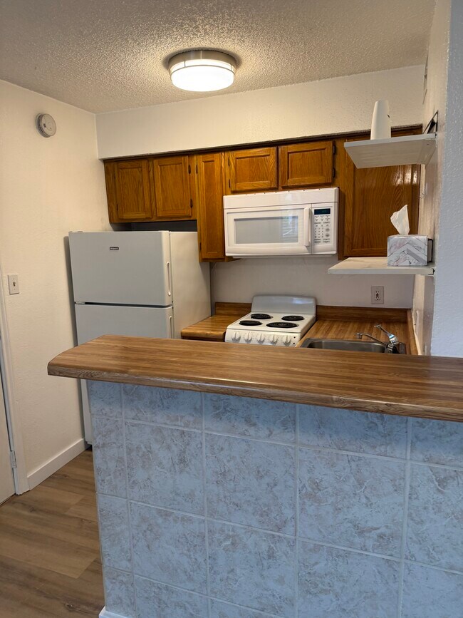 Breakfast Bar - 2301 Basil Dr Unit F302