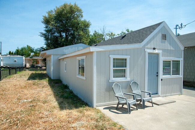 Building Photo - 603 Military St Rental