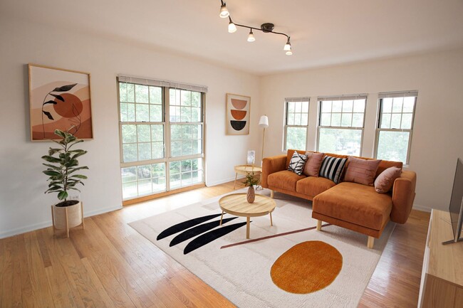 Dining/Living room - 5528 S. Cornell Avenue Apartments