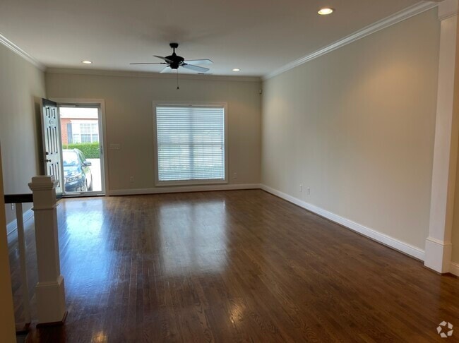 Building Photo - 144 Saint James Pl Rental