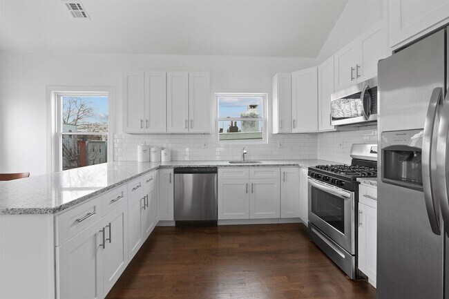 Photo - 111 Charles St Unidad 2