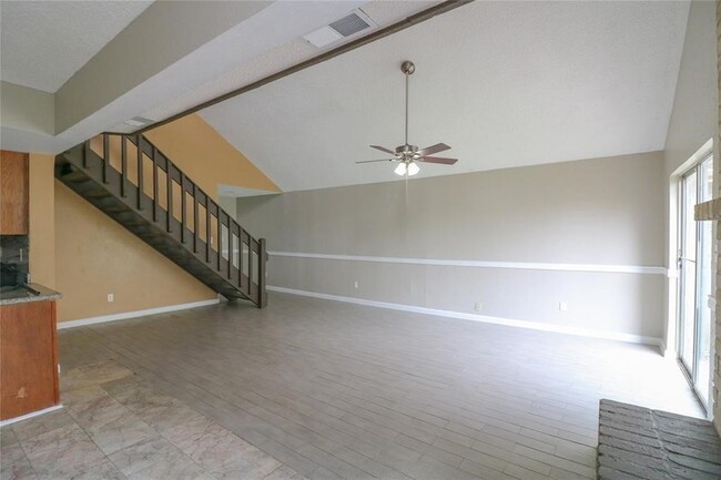Photo - 6111 Briar Glade Dr