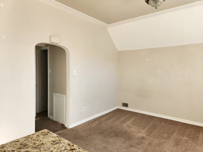 Photo - Newly Renovated Studio Apt. in Classic Victorian Home in Baker District Unidad #3