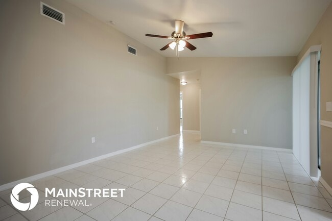 Photo - 627 SE 19th Ln