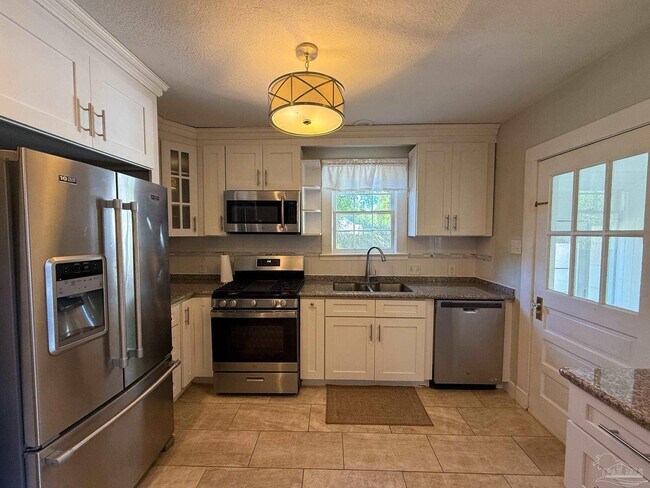 Photo - 1970 W Romana St